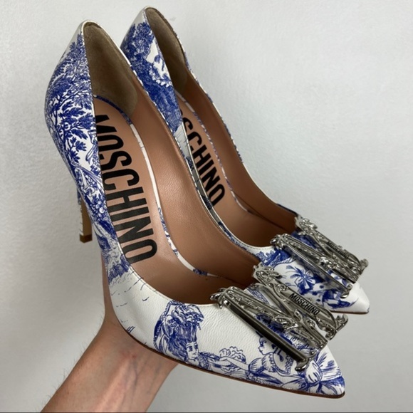 Moschino Toile de Jouy Printed Leather M Accent Pumps - Picture 2 of 12